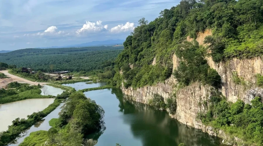 Tropical Hikes Near Singapore Best Trails and Day Trips Guide
