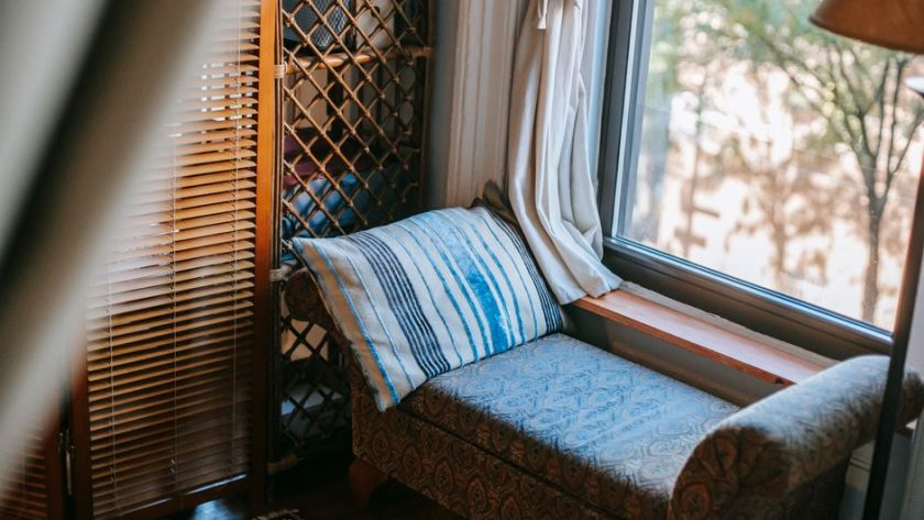 Airbnb vs Booking.com for Long-Term Stays: A Digital Nomad’s Guide