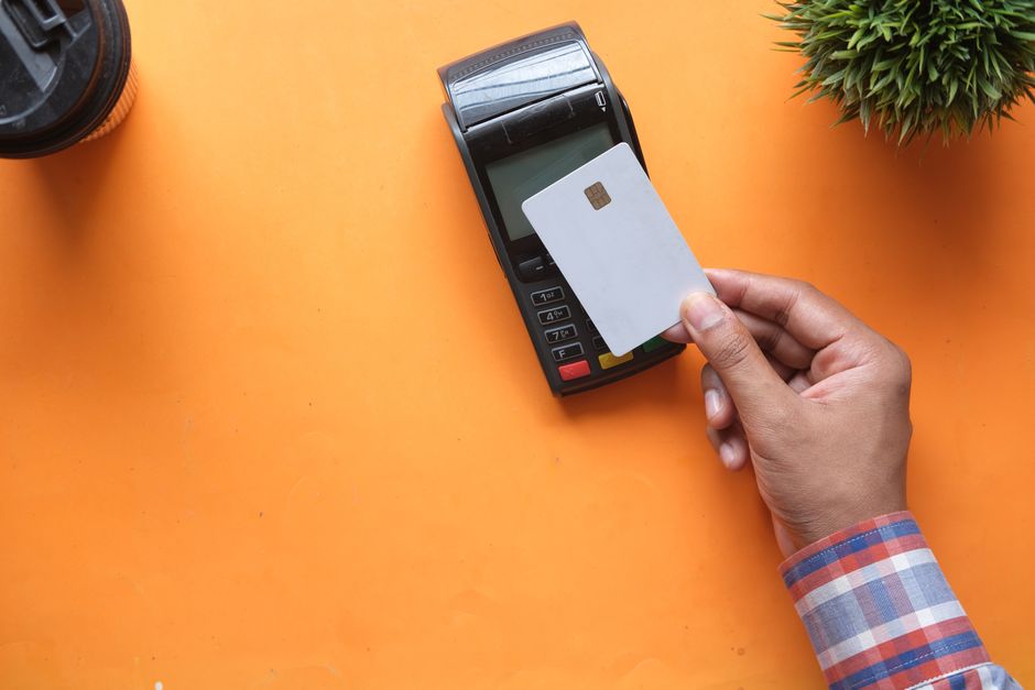 Budget Travel Credit Cards: Chase Sapphire vs. Capital One Venture for Miles in 2026