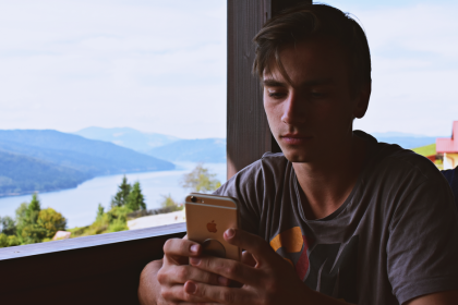 Portable Wi-Fi Hotspots for Remote Workers Abroad: GlocalMe vs. Skyroam