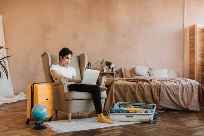 Travel Adapter Guide 2026: USB-C & PD Explained for Global Trips