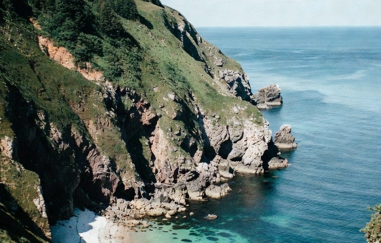 Secluded Coves in the UK Discover Hidden Peaceful Coastal Escapes